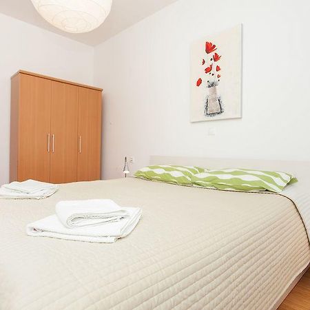 Kuvi Apartments Ровінь Екстер'єр фото
