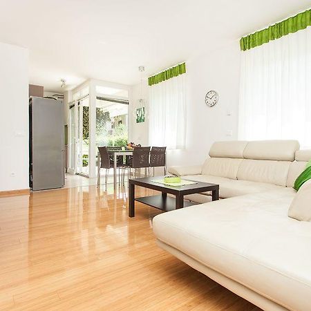 Kuvi Apartments Ровінь Екстер'єр фото