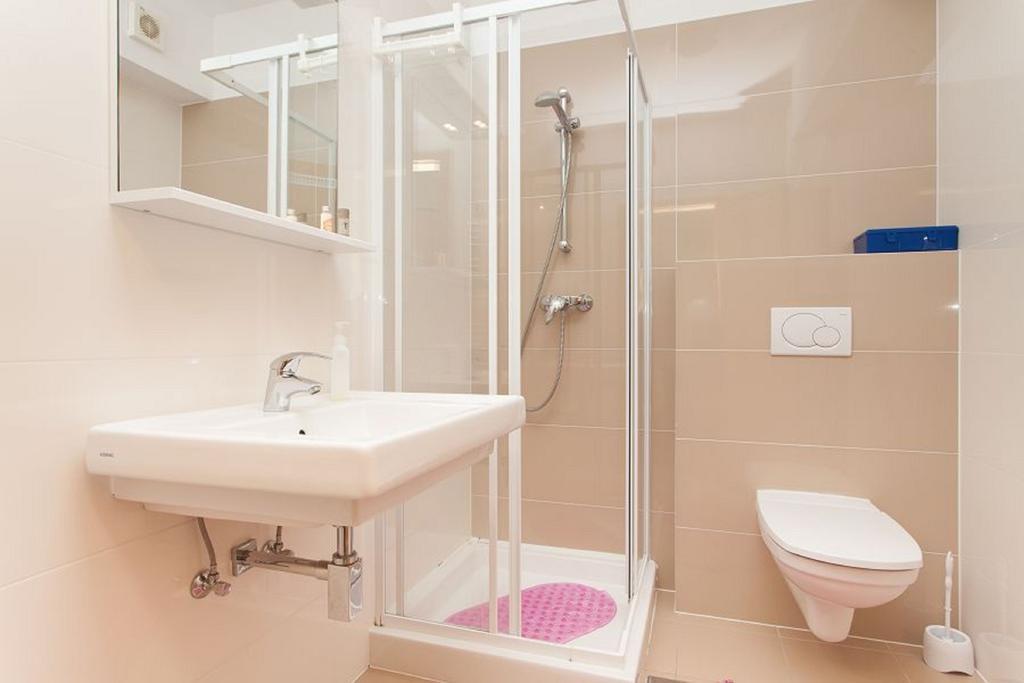 Kuvi Apartments Ровінь Номер фото