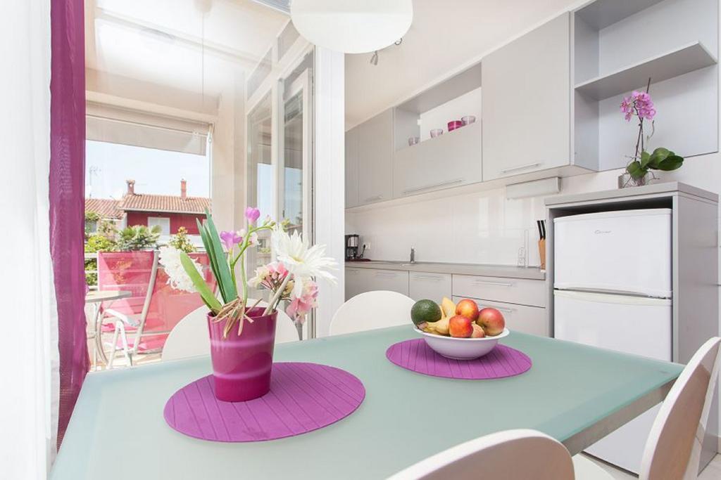 Kuvi Apartments Ровінь Номер фото