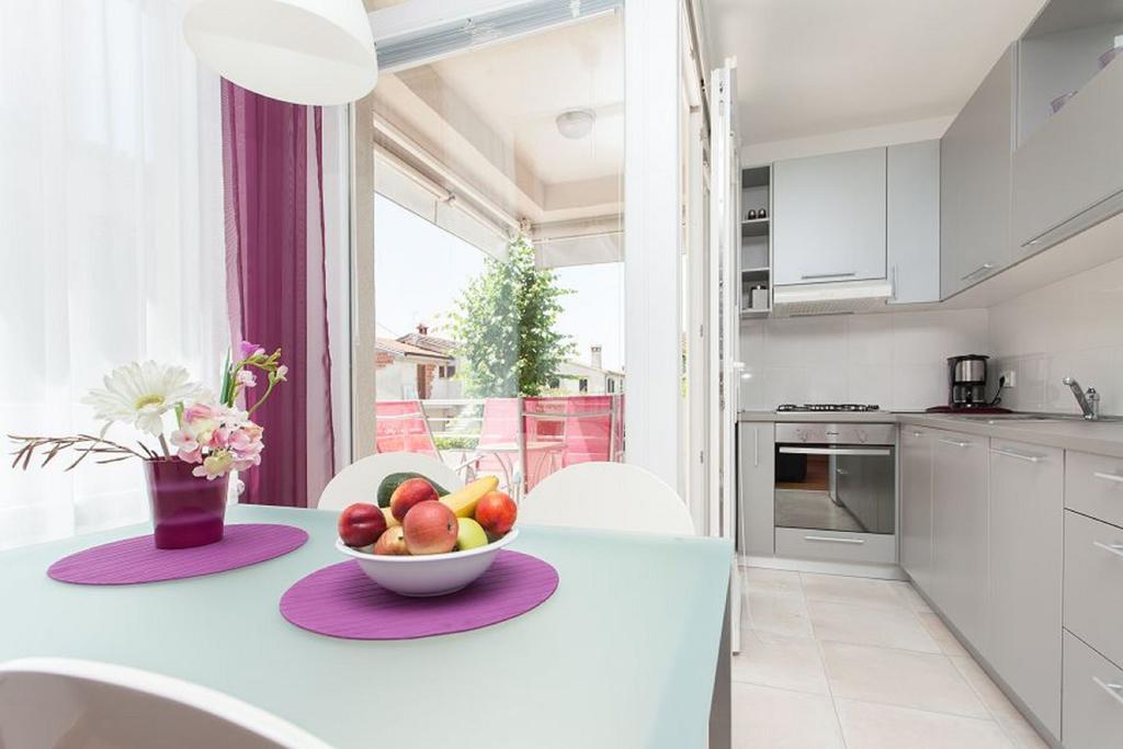 Kuvi Apartments Ровінь Номер фото