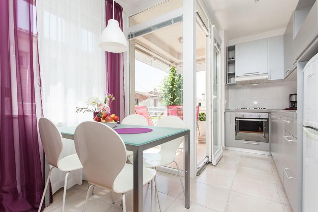 Kuvi Apartments Ровінь Номер фото