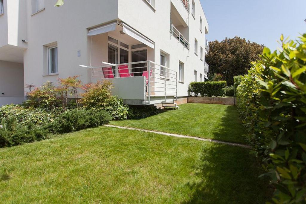 Kuvi Apartments Ровінь Номер фото