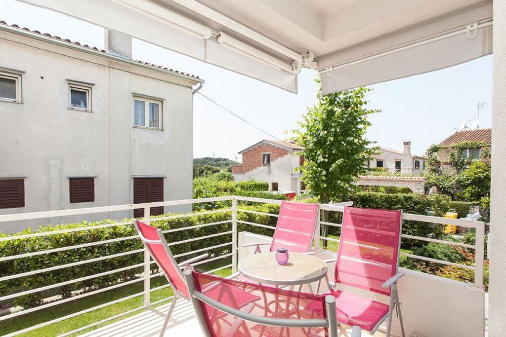 Kuvi Apartments Ровінь Номер фото