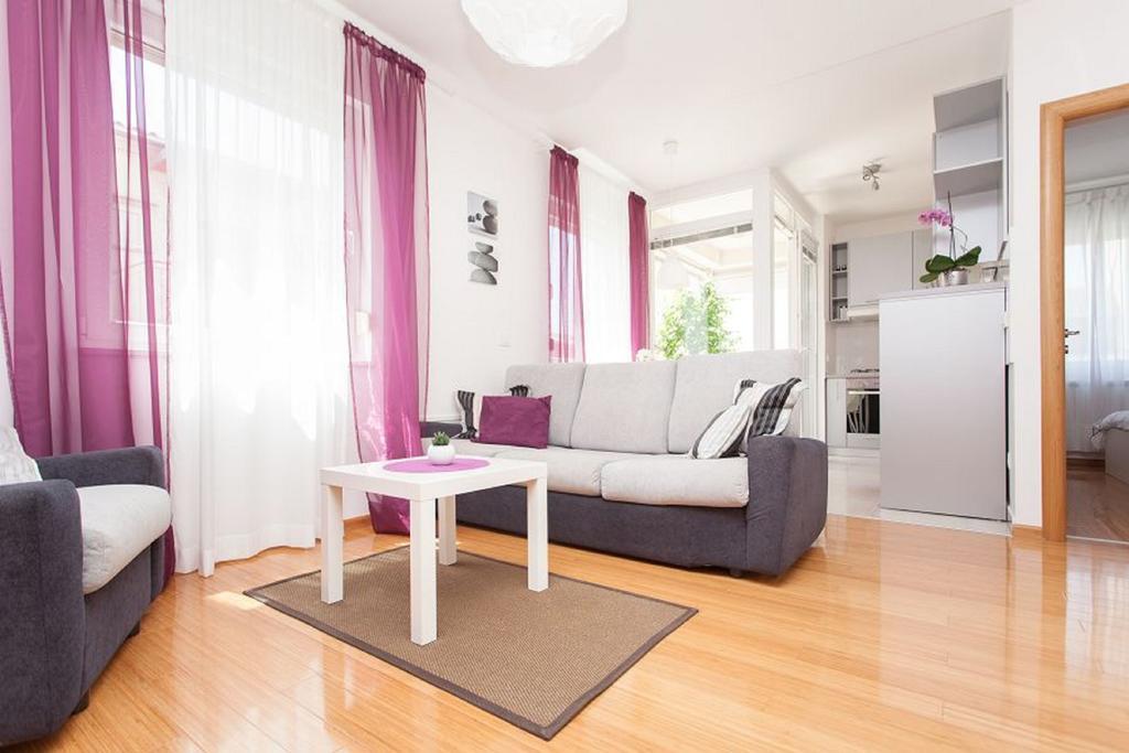 Kuvi Apartments Ровінь Номер фото