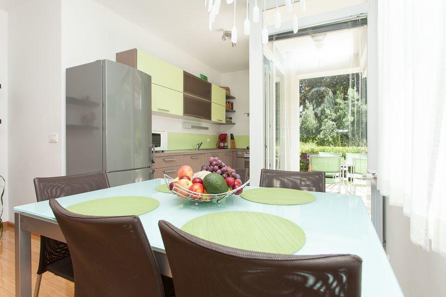 Kuvi Apartments Ровінь Екстер'єр фото