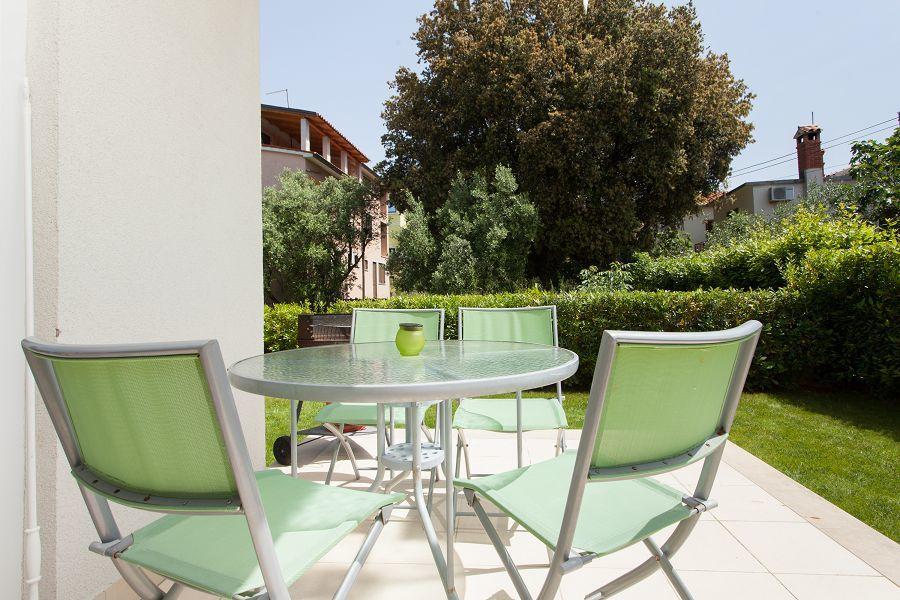 Kuvi Apartments Ровінь Екстер'єр фото