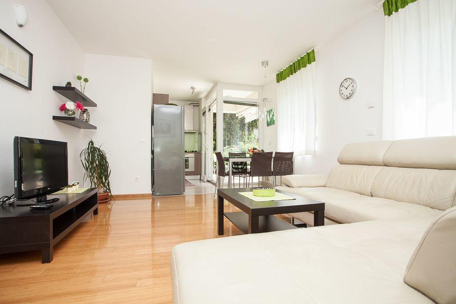 Kuvi Apartments Ровінь Екстер'єр фото